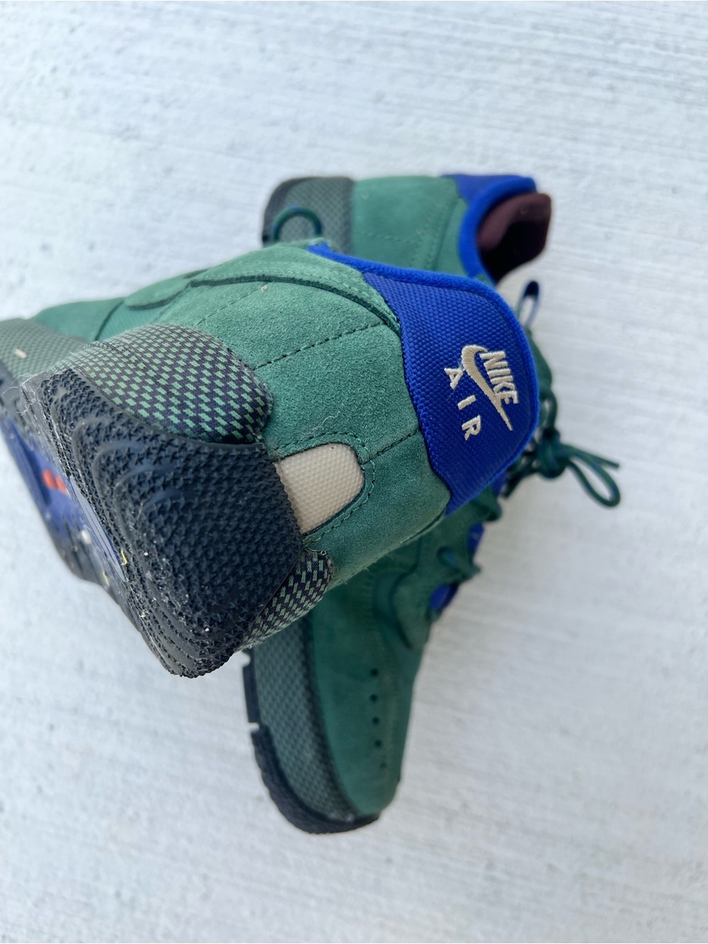 Nike Women’s Green and Blue Low-Top Sneakers - Picture 6 of 7